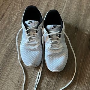 Women’s Nike size 8